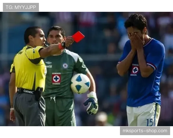 足球回传规则详解：裁判判罚标准与常见误区解析