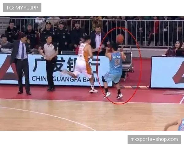 回场规则差异解析：NBA与FIBA在球权转换时的回场判罚标准有何不同？